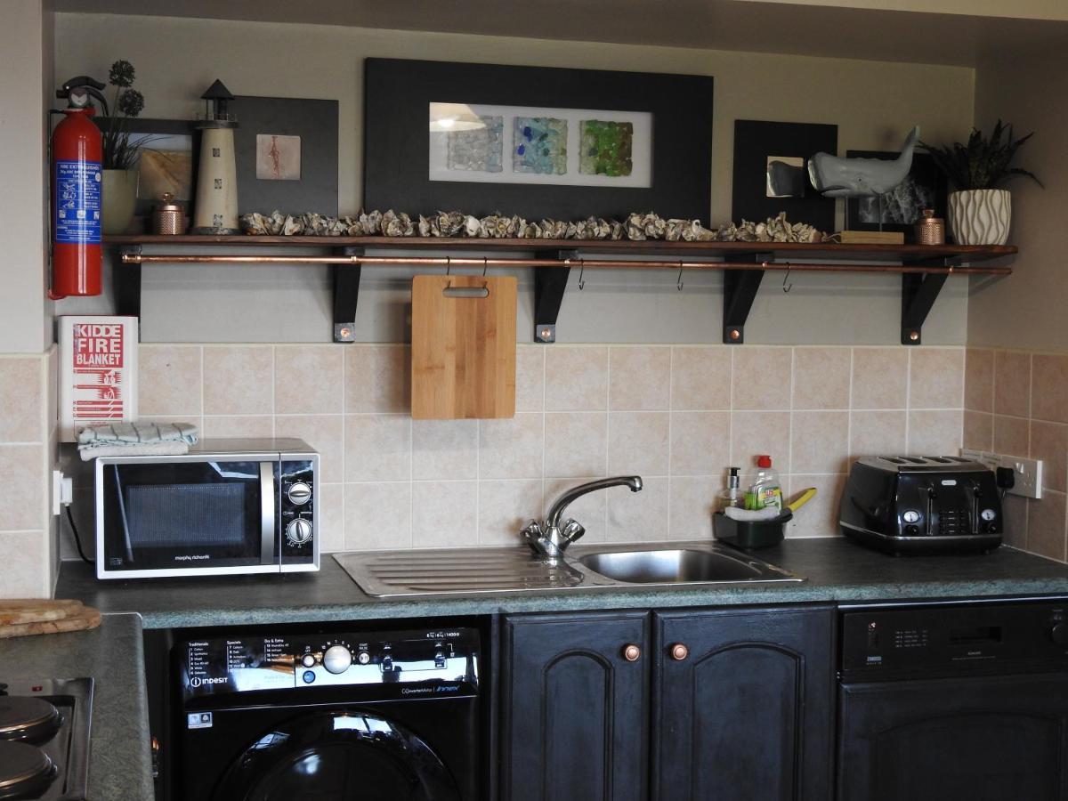 Seashell Cove Luxurious Sea View Free Wifi Netflix Sleeps 5 *